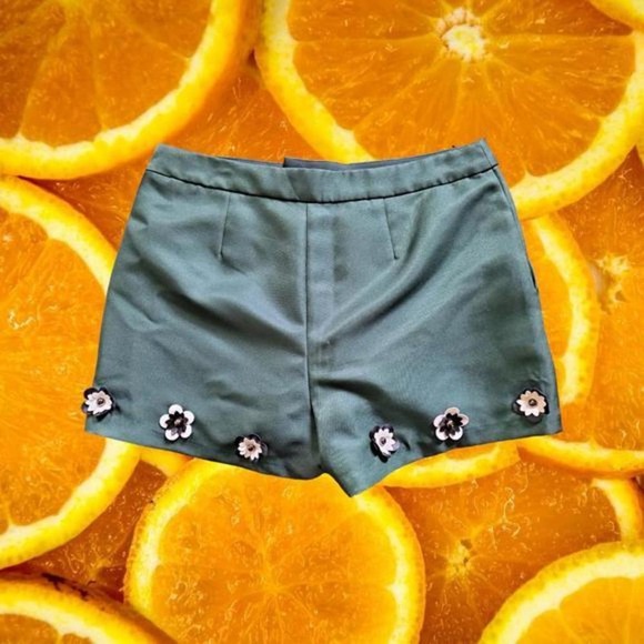 Endless Rose Green Shorts with Black‎ and White Flowers Size Large - Picture 2 of 5
